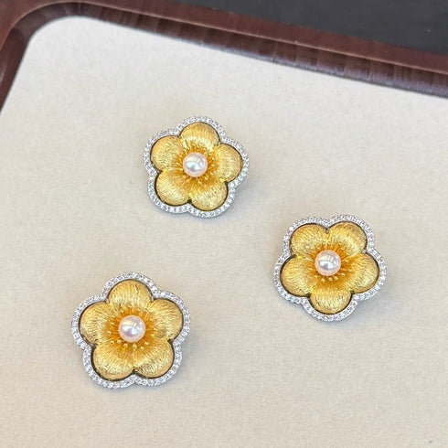 Gold Flower Pearl Brooch